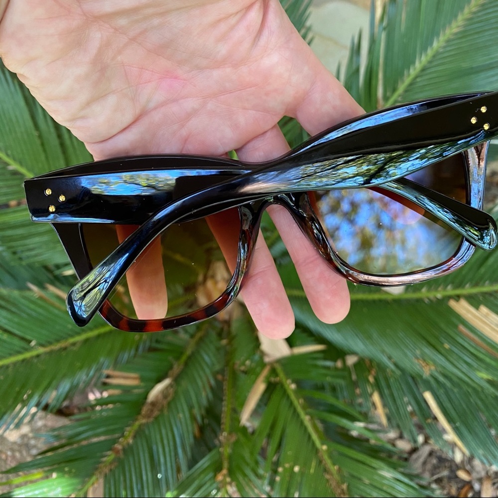 Back in Stock!! Celine-Style Tortoise Sunnies - Picture 3 of 3